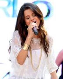th_celebritycityselena33.jpg