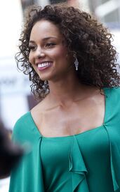 AliciaKeys_ABCsGoodMorningAmerica_NYC_280611_108.jpg