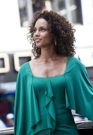 AliciaKeys_ABCsGoodMorningAmerica_NYC_280611_109.jpg