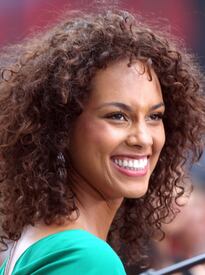 AliciaKeys_ABCsGoodMorningAmerica_NYC_280611_112.jpg