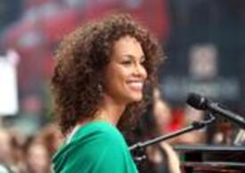 th_AliciaKeys_ABCsGoodMorningAmerica_NYC_280611_121.jpg