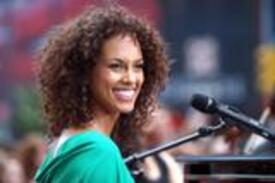 th_AliciaKeys_ABCsGoodMorningAmerica_NYC_280611_123.jpg