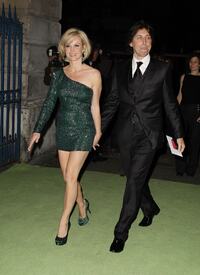 celebrity_paradise.com_TheElder_AmandaHolden2011_06_14_ShrekTheMusicalPressNightAfterParty4.jpg