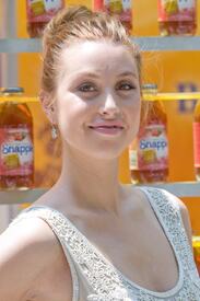 celebrity_paradise.com_TheElder_KCSWhitneyPort2011_06_10_celebrateNationalTeaDayNewYorkCity6.jpg