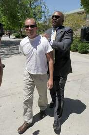Paris_Hilton_walking_into_the_Van_Nuys_Courthouse_011.jpg