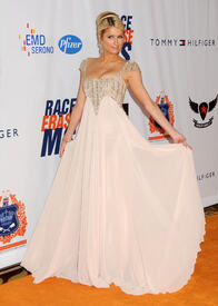 celebrity_paradise.comParisHilton_TheElder_13.jpg