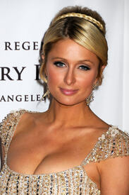 celebrity_paradise.comParisHilton_TheElder_15.jpg