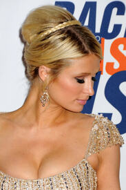 celebrity_paradise.comParisHilton_TheElder_17.jpg