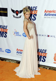 celebrity_paradise.comParisHilton_TheElder_2.jpg