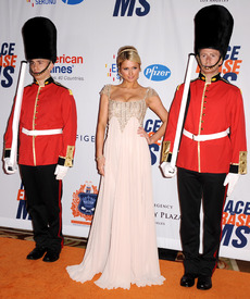 celebrity_paradise.comParisHilton_TheElder_23.jpg