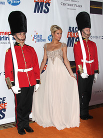 celebrity_paradise.comParisHilton_TheElder_43.jpg