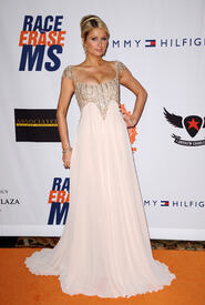 celebrity_paradise.comParisHilton_TheElder_6.jpg