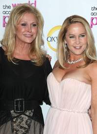Paris_Hilton_at_The_World_According_To_Paris_premiere_at_the_Roosevelt_Hotel_0300.jpg