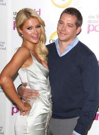 Paris_Hilton_at_The_World_According_To_Paris_premiere_at_the_Roosevelt_Hotel_0308.jpg