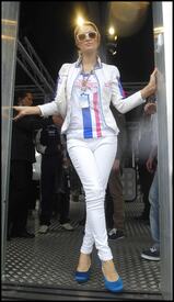 celebrity_paradise.com_TheElder_ParisHilton2011_06_05_beforetheSpanishGrandPrixattheMontmelo30.jpg
