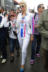 celebrity_paradise.com_TheElder_ParisHilton2011_06_05_beforetheSpanishGrandPrixattheMontmelo42.jpg