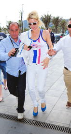 celebrity_paradise.com_TheElder_ParisHilton2011_06_05_beforetheSpanishGrandPrixattheMontmelo45.jpg