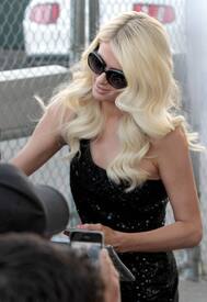 celebrity_paradise.com_TheElder_ParisHilton2011_06_07_attheJimmyKimmelLiveinLosAngeles17.jpg