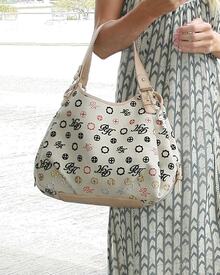 celebrity_paradise.com_TheElder_ParisHilton2011_06_14_atLAXAirport2.jpg