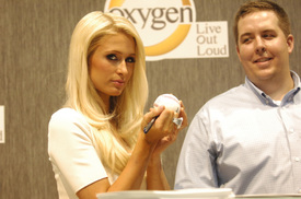 celebrity_paradise.com_TheElderParisHilton2011_06_15_TheCableShow2011_Day2inChicago_12.jpg