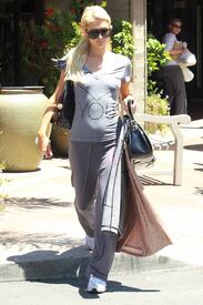 celebrity_paradise.com_TheElder_ParisHilton2011_06_21_outforlunchfollowedbyshoppinginLA20.jpg