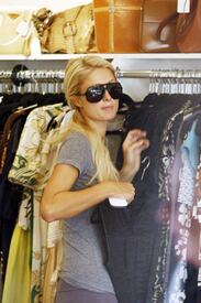 celebrity_paradise.com_TheElder_ParisHilton2011_06_21_outforlunchfollowedbyshoppinginLA6.jpg