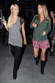 celebrity_paradise.com_TheElder_ParisHilton17.JPG