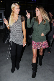 celebrity_paradise.com_TheElder_ParisHilton18.JPG
