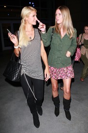 celebrity_paradise.com_TheElder_ParisHilton27.JPG