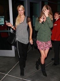 celebrity_paradise.com_TheElder_ParisHilton28.JPG