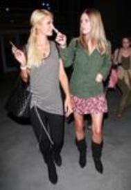 th_celebrity_paradise.com_TheElder_ParisHilton30.JPG