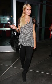 celebrity_paradise.com_TheElder_ParisHilton31.JPG