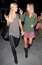 th_celebrity_paradise.com_TheElder_ParisHilton33.JPG