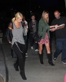 celebrity_paradise.com_TheElder_ParisHilton35.JPG