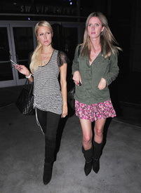 celebrity_paradise.com_TheElder_ParisHilton9.jpg