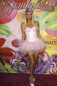celebrity_paradise.com_TheElder_ParisHilton27.jpg
