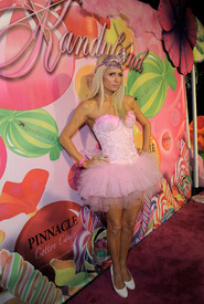 celebrity_paradise.com_TheElder_ParisHilton8.jpg