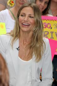 celebrity_paradise.com_TheElder_CameronDiaz2011_06_20_AppearingOnGoodMorningAmericainNY20.jpg