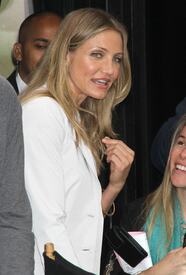 celebrity_paradise.com_TheElder_CameronDiaz2011_06_20_AppearingOnGoodMorningAmericainNY27.jpg