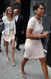 celebrity_paradise.com_TheElder_CameronDiaz2011_06_20_AppearingOnGoodMorningAmericainNY3.jpg