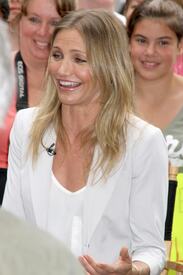 celebrity_paradise.com_TheElder_CameronDiaz2011_06_20_AppearingOnGoodMorningAmericainNY30.jpg