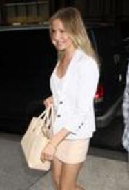 th_celebrity_paradise.com_TheElder_CameronDiaz2011_06_20_AppearingOnGoodMorningAmericainNY44.jpg