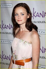 alexis-bledel-zarkana-opening-night-02.jpg