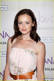 alexis-bledel-zarkana-opening-night-07.jpg