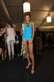 Badgley_Mischka_Spring_2012_Backstage_mo_tb_Xfh_UY.jpg