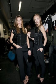 Emporio_Armani_Fall_2011_Backstage_b_A_qiq_Yr_Vbdx.jpg