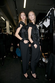 Emporio_Armani_Fall_2011_Backstage_n4_ZISq85_Joix.jpg