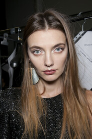 Emporio_Armani_Fall_2011_Backstage_On6_Qa_Cfqoy_Ix.jpg