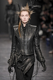 Ann_Demeulemeester_Fall_2011_a_Prp_U9qt_Fu3x.jpg