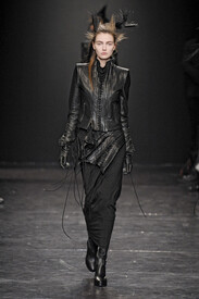 Ann_Demeulemeester_Fall_2011_nx_OZc_Yo6_H8_Jx.jpg